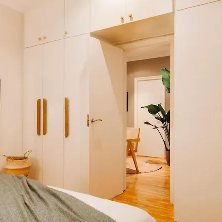 Yulu - 3 Bedrooms And Balcony In Eixample Dreta Apartment